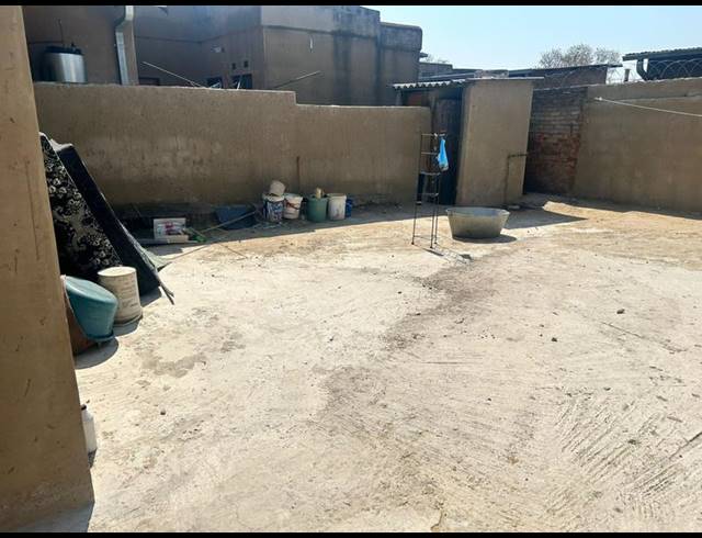 1 BEDROOM HOUSE FOR SALE IN MEADOWLANDS WEST